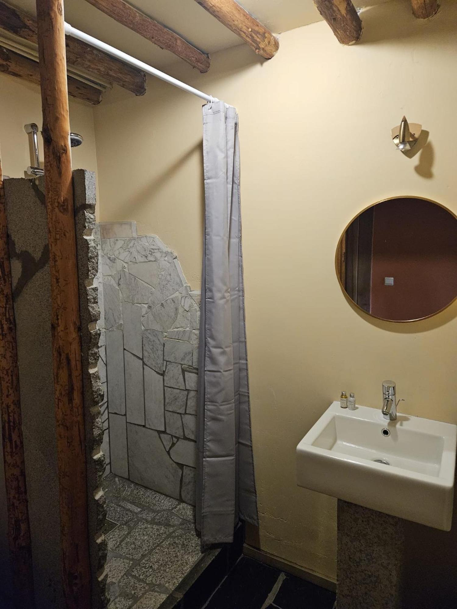 Lesterny Buteo Chambres D'Hotes & Espresso المظهر الخارجي الصورة